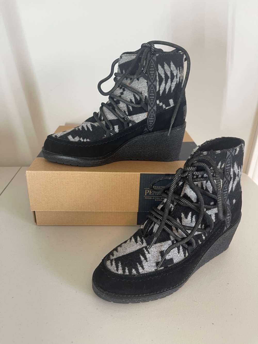 Pendleton IsleGate Wedge Boots – Women’s 8 (Spider Rock) BNIB - Picture 4 of 14